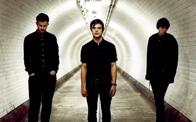 kai-oi-white-lies-sto-fetino-ejekt