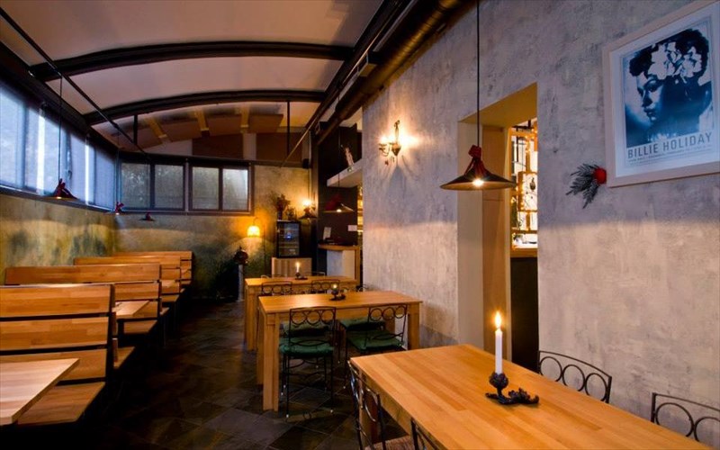 theio-tragi-mia-freskia-kai-low-budget-matia-sto-gourmet