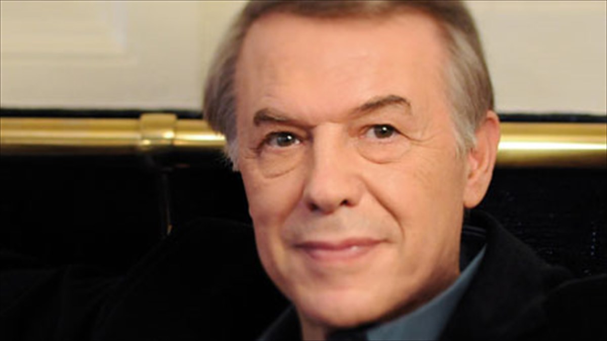 o-erotikos-adamo-tragouda-gia-filanthropiko-skopo