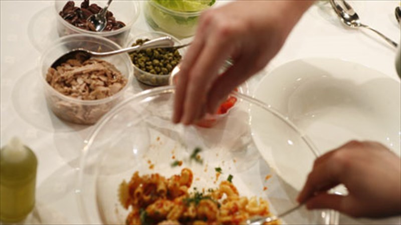 mageireuontas-me-krasi-kai-zoiri-gastrimargiki-periergeia