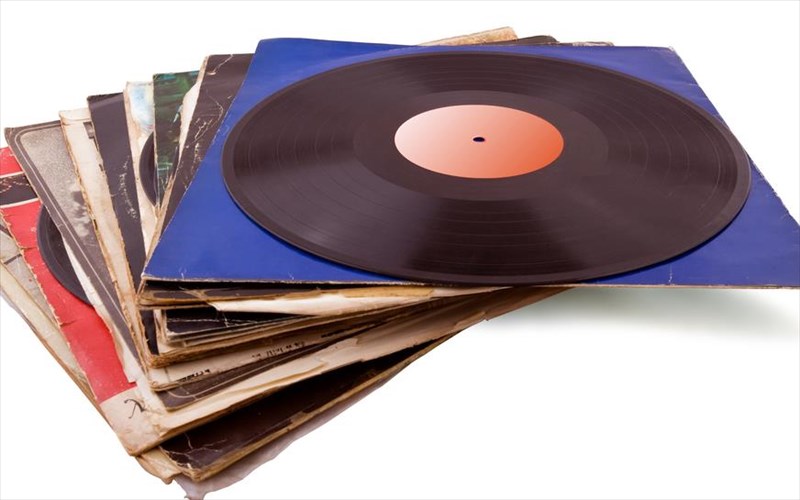 giortaste-ki-eseis-tin-pagkosmia-imera-diskopoleion-stin-athina