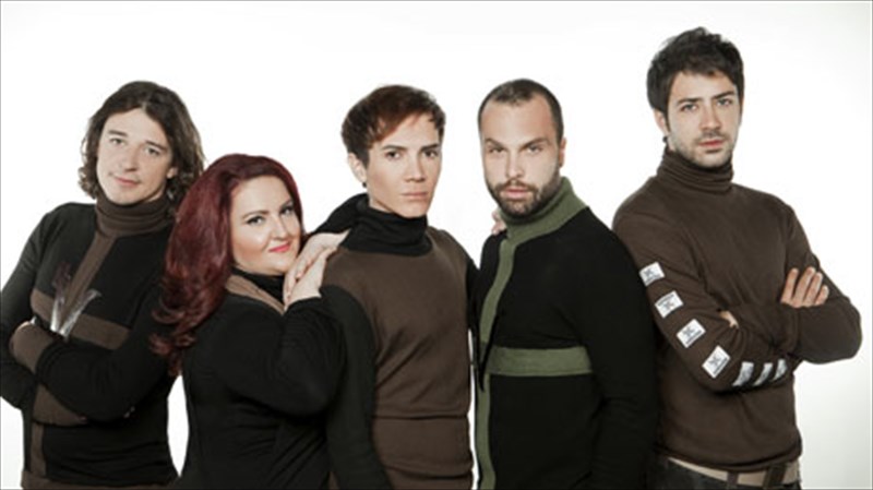 mia-demeni-theatriki-parea-se-mousiki-parastasi-xoris-titlo