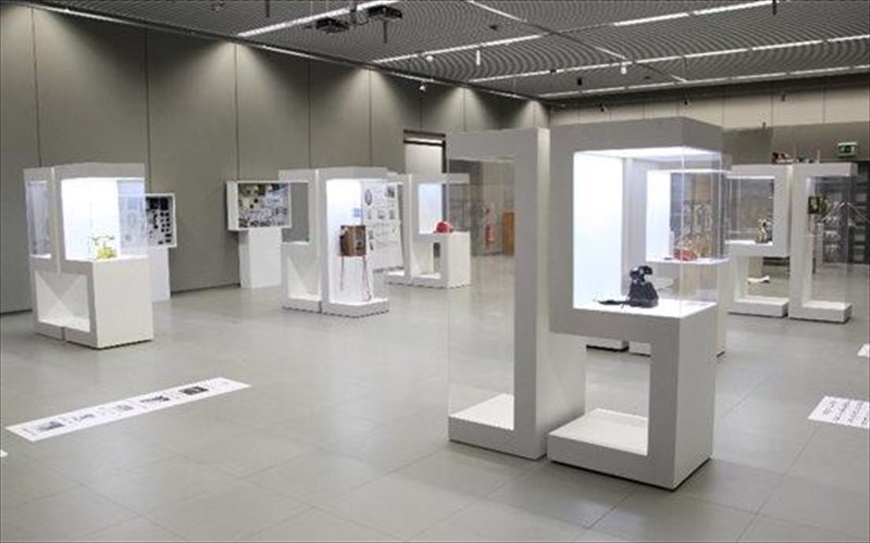 mouseio-ote-apo-ton-morsiko-tilegrafo-sto-kokkino-tilefono