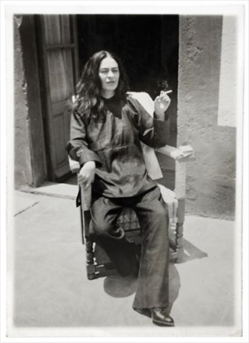 h-zoi-tis-frida-kahlo-mesa-apo-fotografies