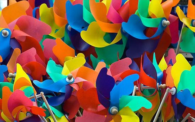 mia-giorti-gemati-xromata-gia-kalo-skopo