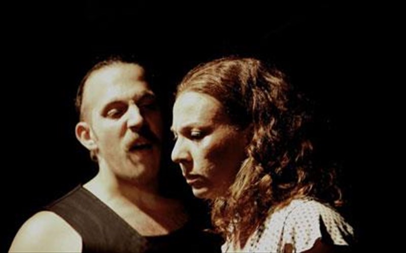 festibal-off-off-athens-me-trianta-pente-omades-neon-kallitexnon