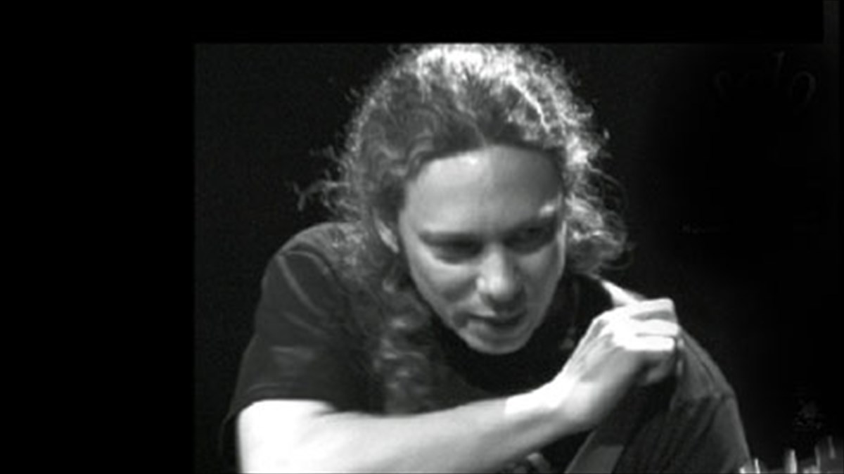 o-alkinoos-ioannidis-solo-stin-aulaia