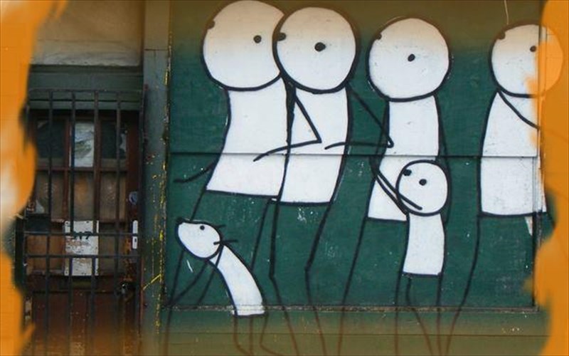 oikogeneia-en-meso-krisis-mia-dramatotherapeutiki-proseggisi