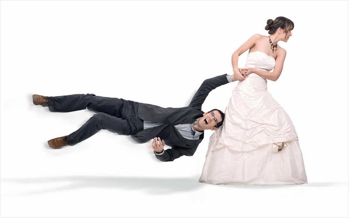 andras-apofeugei-gunaika