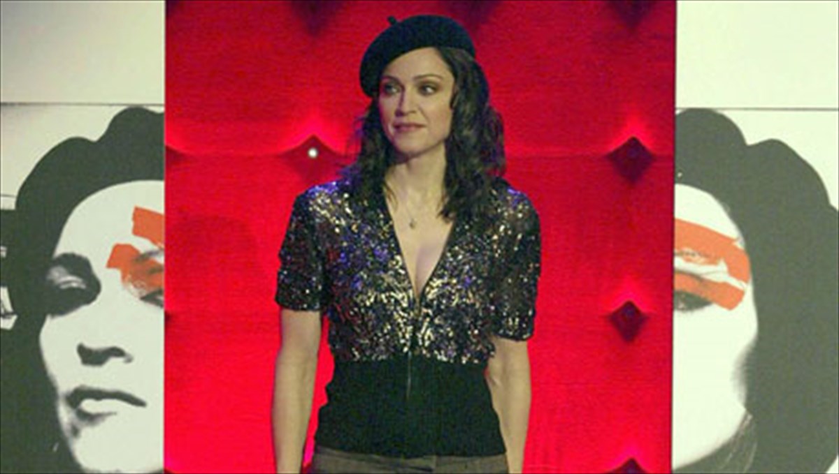 i-mantona-skinothetei-tin-kori-tis