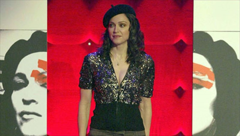 i-mantona-skinothetei-tin-kori-tis