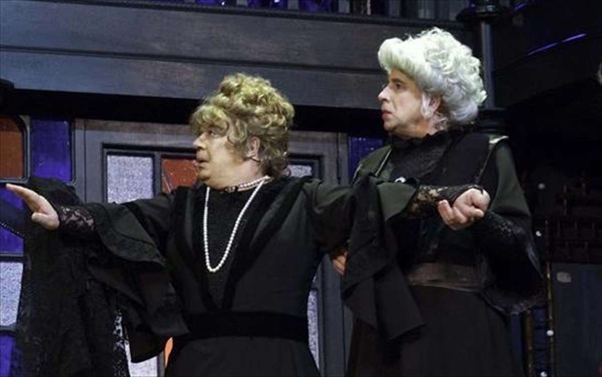 arseniko-kai-palia-dantela-komiko-didumo-fotografia