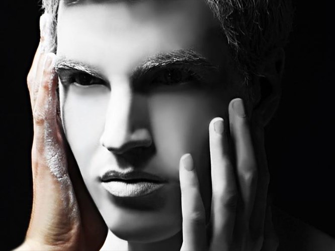 alexandros-iolas-parastasi-me-eleutheri-eisodo-sti-thruliki-billa-iola