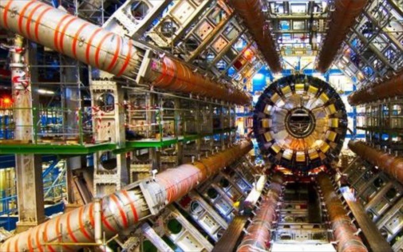 ekthesi-gia-ton-epitaxunti-cern-sto-idruma-eugenidou