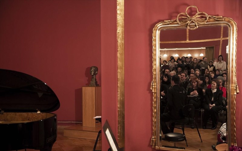 despoinis-nte-mpel-il-sto-fouage-tis-ethnikis-lurikis-skinis