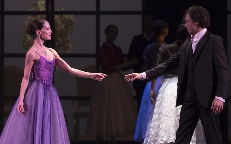 eroteumenos-sopen-o-gianik-mpoken-xorografei-ton-erota-tou-bertherou-gianik-mpoken-xorografei-ton-erota-tou-bertherou