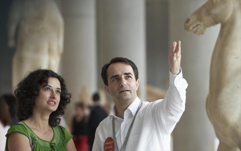 auksisi-episkepton-kai-esodon-sta-mouseia