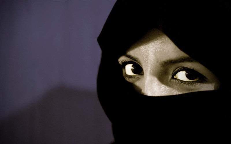 i-konstantinoupoli-mesa-apo-tous-anthropous-tis