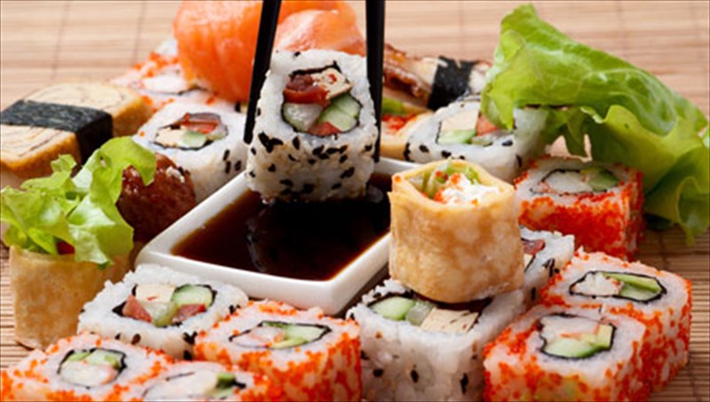 geustiko-taksidi-stis-kaluteres-kouzines-tou-kosmou