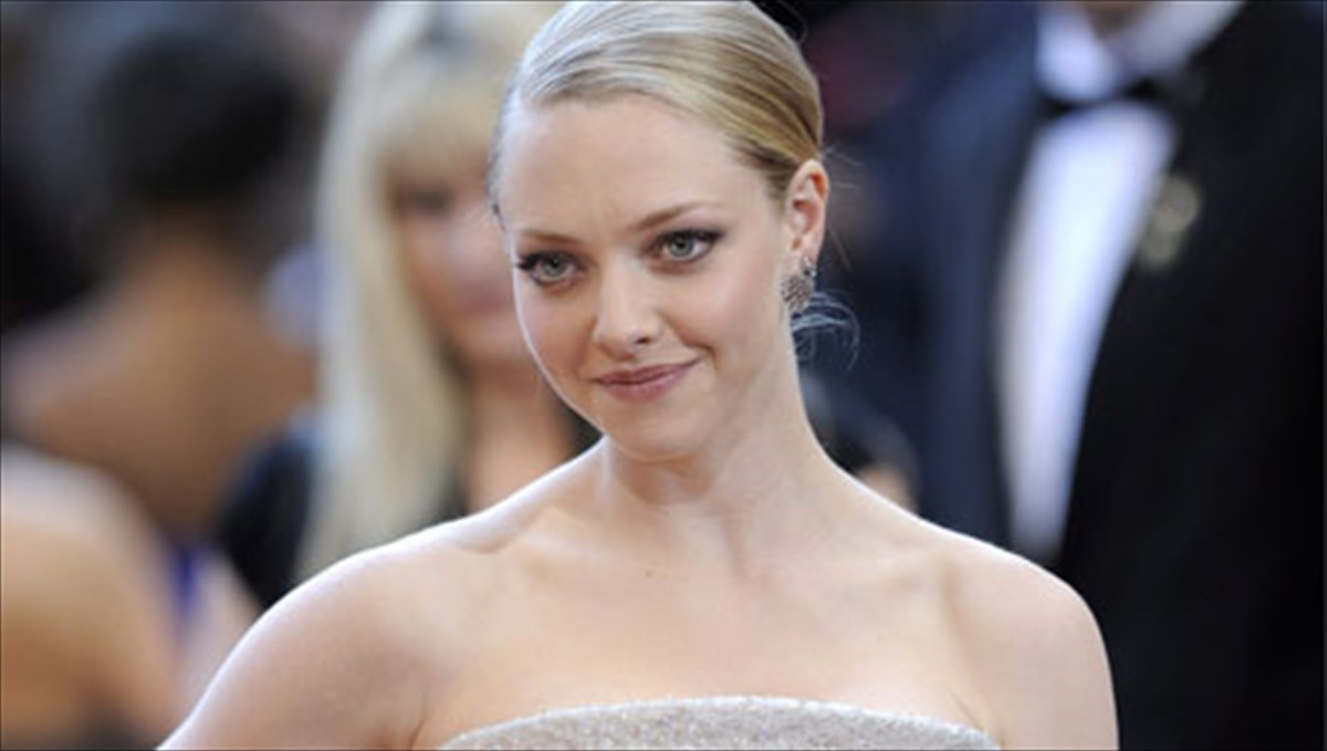 amanta-seifrint-mia-fobismeni-kokkinoskoufitsa