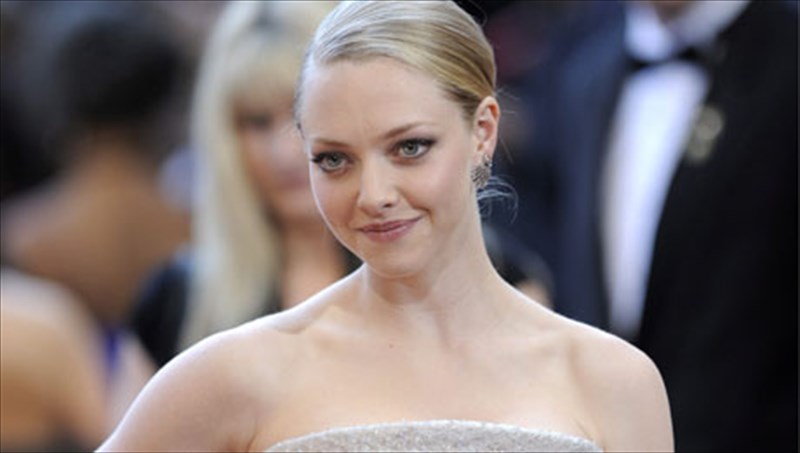 amanta-seifrint-mia-fobismeni-kokkinoskoufitsa