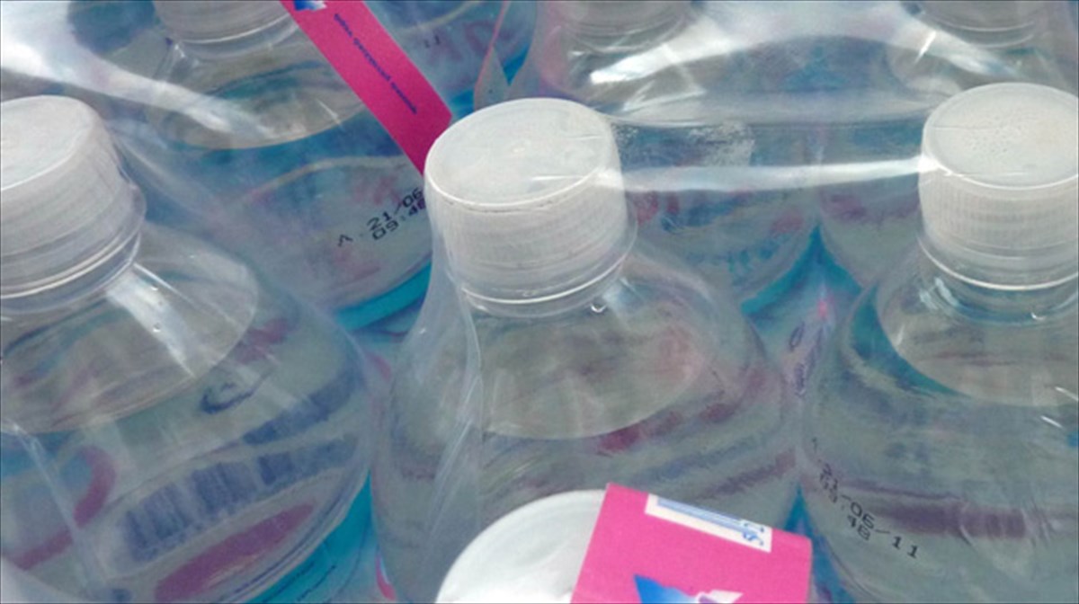 mia-pigi-pou-anabluzei-dorean-anthrakouxo-nero