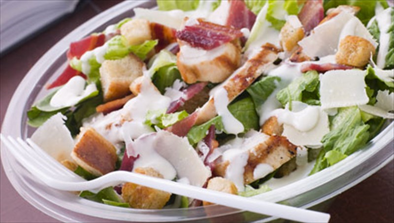 oi-etoimes-salates-paxainoun-perissotero-apo-to-fast-food