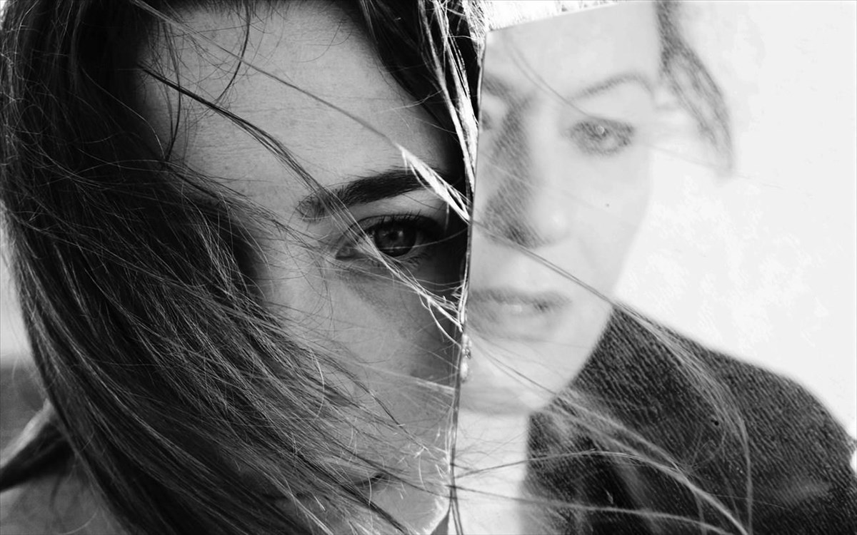 arketa-pia-me-tin-antela-deuteri-fotografia