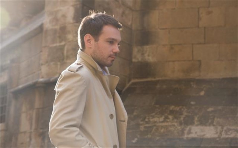 o-giorgis-xristodoulou-xoreuei-swing-sto-tiki-bar