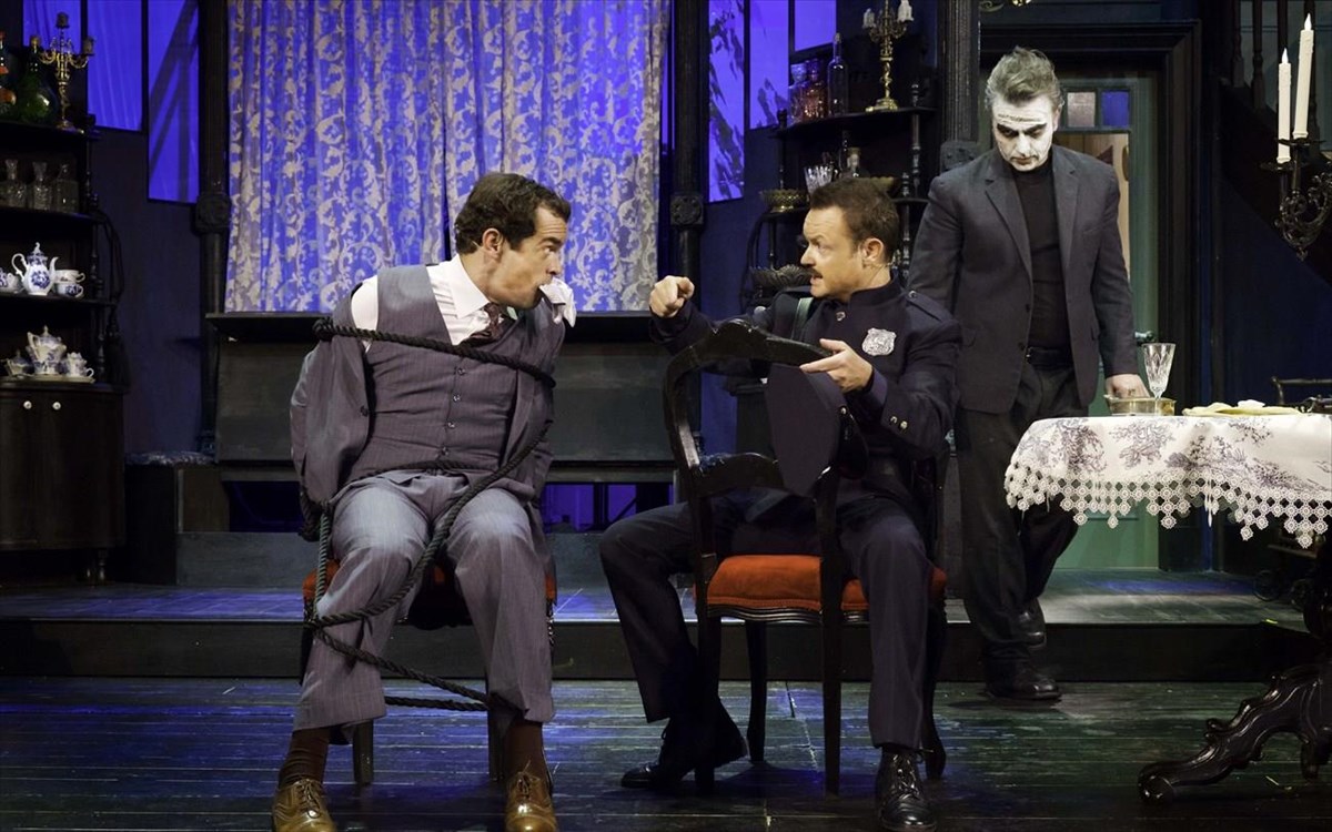 arseniko-kai-palia-dantela-new-new-photo