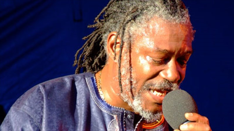 enas-zontanos-thrulos-tis-reggae-stin-ellada