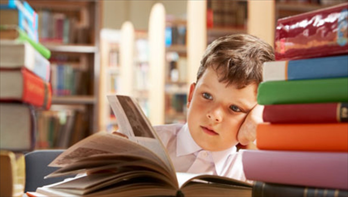 apeilountai-me-kleisimo-25-paidikes-kai-efibikes-bibliothikes