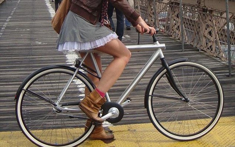 tin-kuriaki-to-programma-exei-podilatada