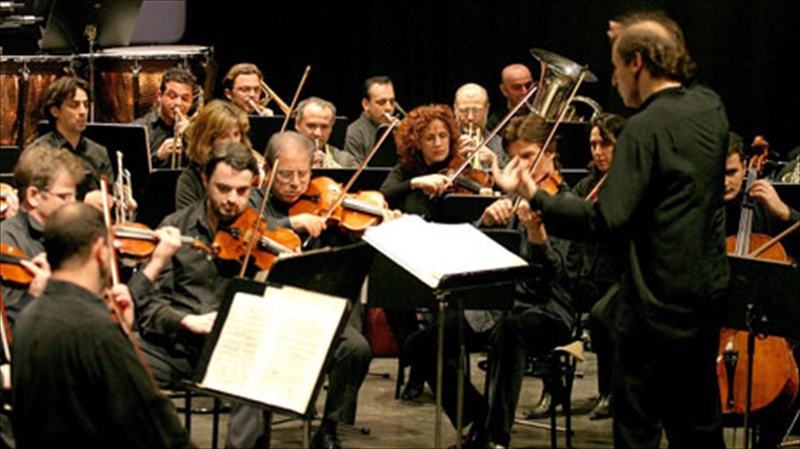 i-orxistra-ton-xromaton-se-erga-neon-ellinon-dimiourgon