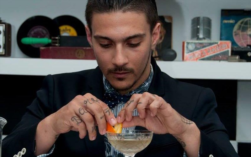 o-teo-spuropoulos-korufaios-ellinas-bartender