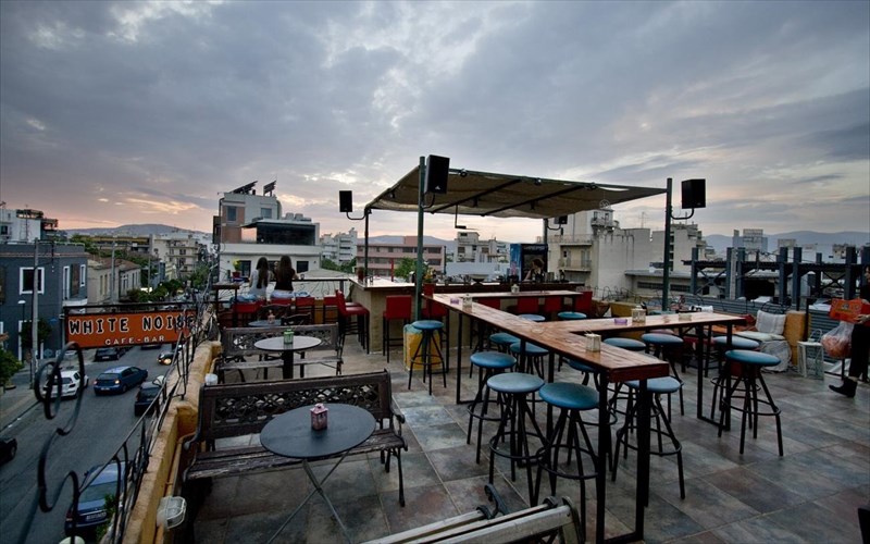 white-noise-mia-low-budget-taratsa-sto-gkazi