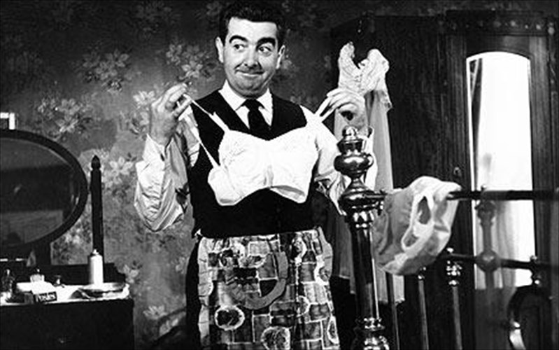 proto-fili-proti-gumni-skini-kai-alles-proties-sto-pagkosmio-sinema