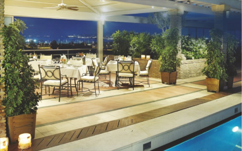 la-veranda-anoigei-i-beranta-tou-metropolitan-beranta-tou-metropolitan