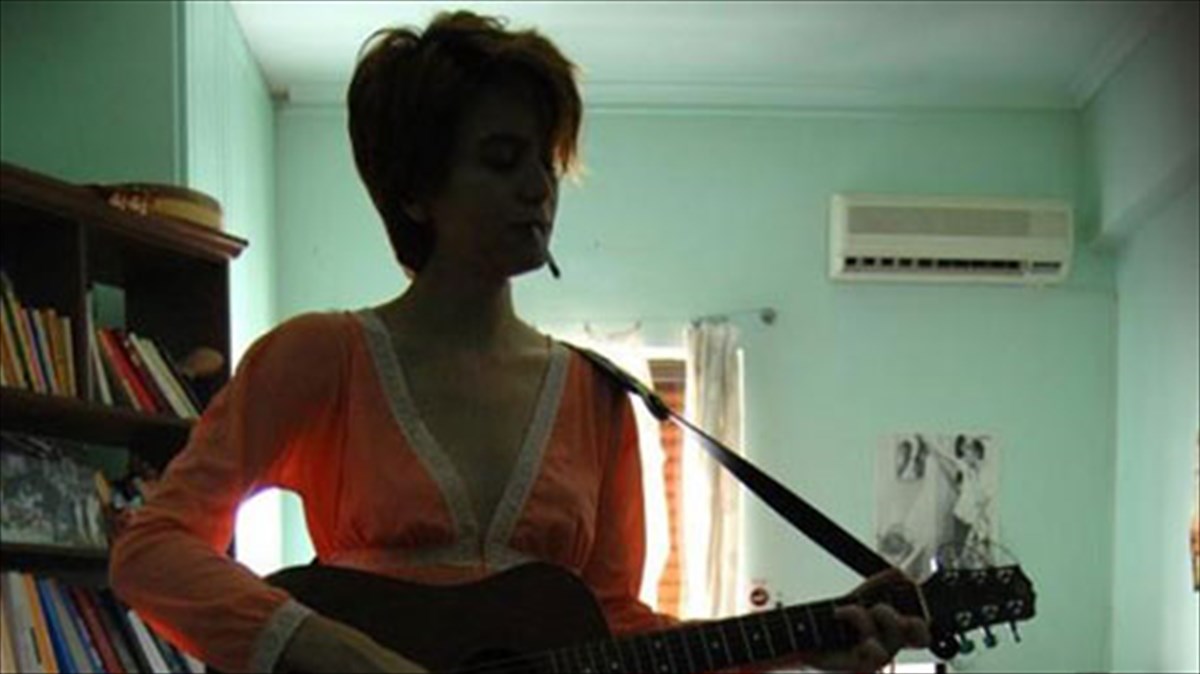 ena-neo-anerxomeno-mousiko-talento-sti-skini-tou-an-club