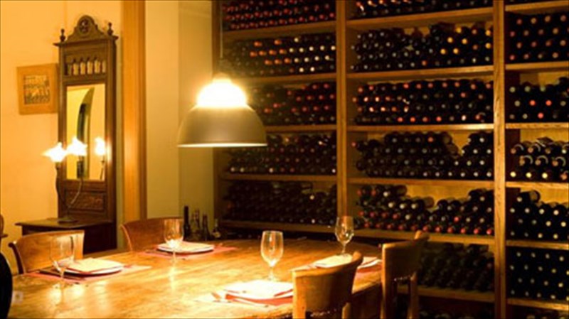 enoteca-anakaluptontas-ton-rolo-tou-krasiou-sto-trapezi