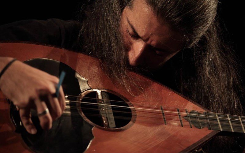 o-giannis-xaroulis-sold-out-sto-theatro-braxon