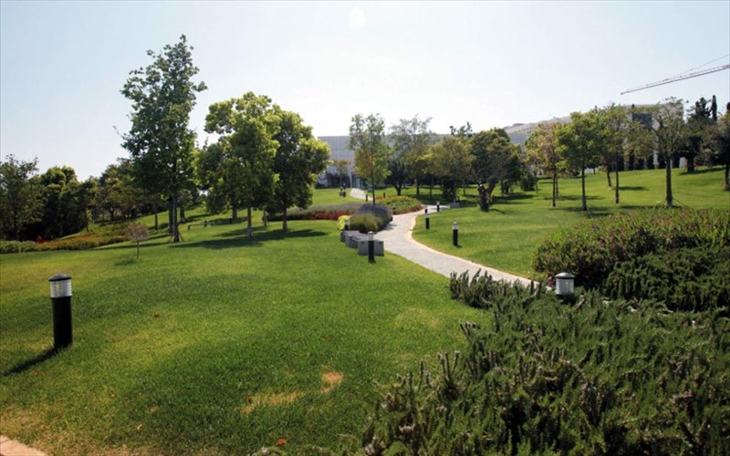 ena-biblio-me-ena-euro-gia-ena-kalo