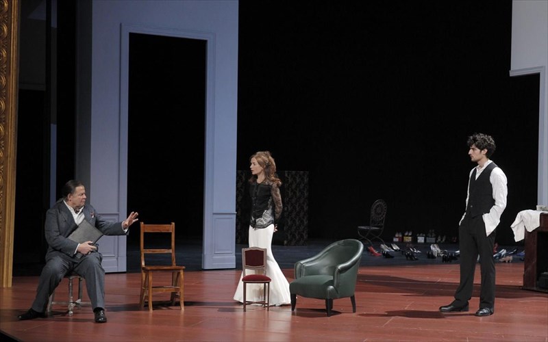 pseudoeksomologiseis-kritiki-theatrou