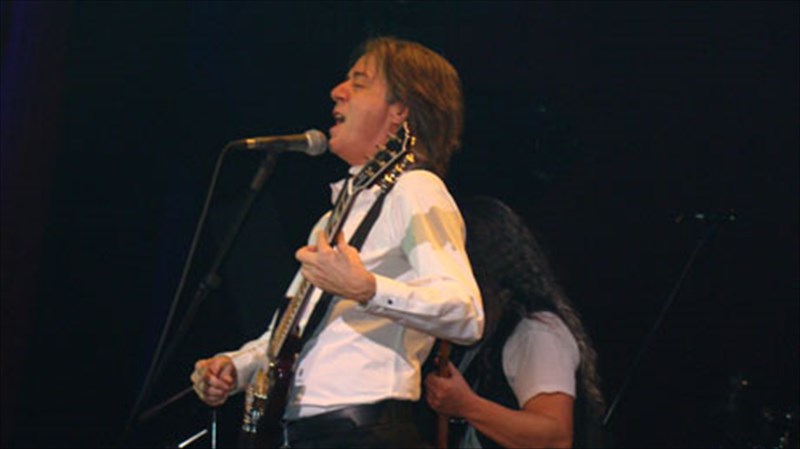 kostas-tournas-40-xronia-epituxies-se-mia-bradia