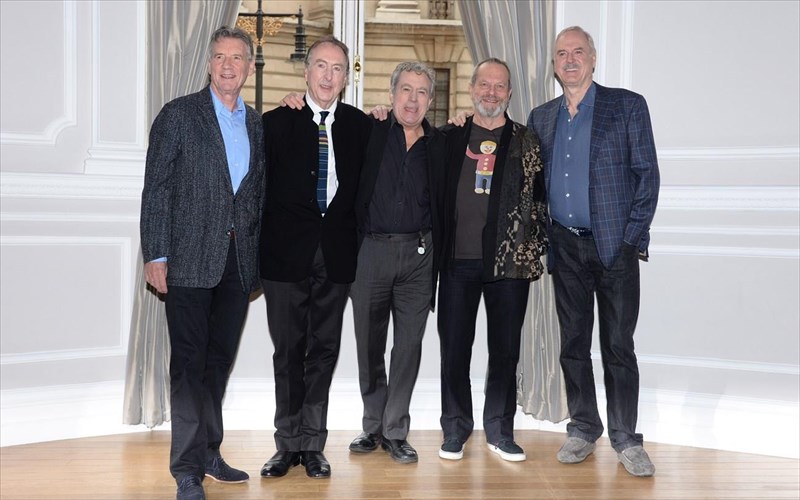 to-komiko-soou-ton-monty-python-se-zontani-metadosi-apo-to-londino