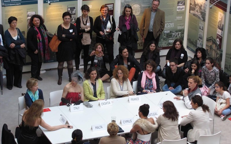 i-lusistrati-leei-stop-ston-oikonomiko-polemo