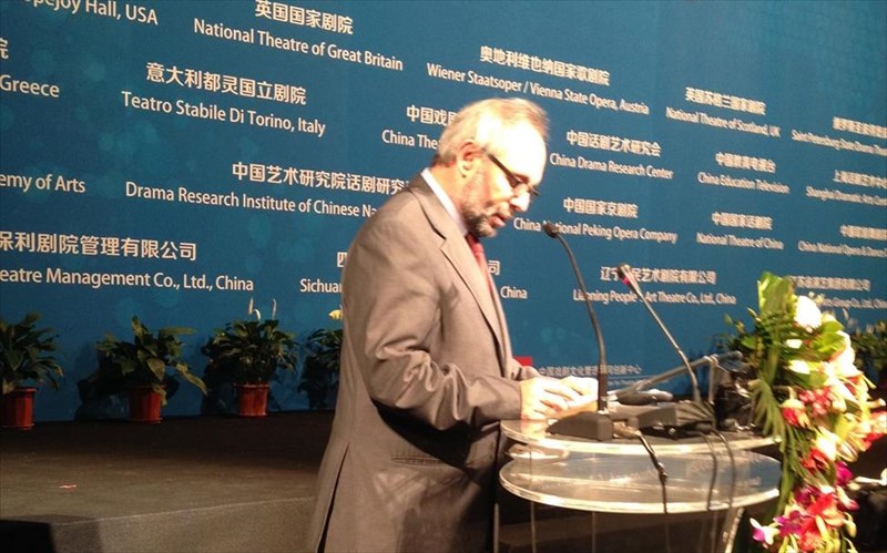 ellino-kineziki-summaxia-kai-sto-xoro-tou-theatrou