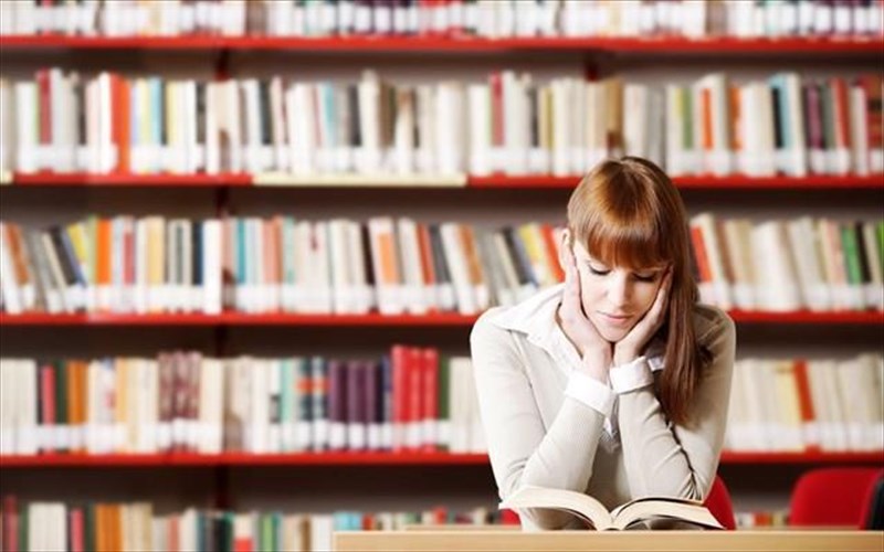 i-bibliothiki-tou-cosmotebooksgr-zontaneuei-sto-metro-suntagmatos