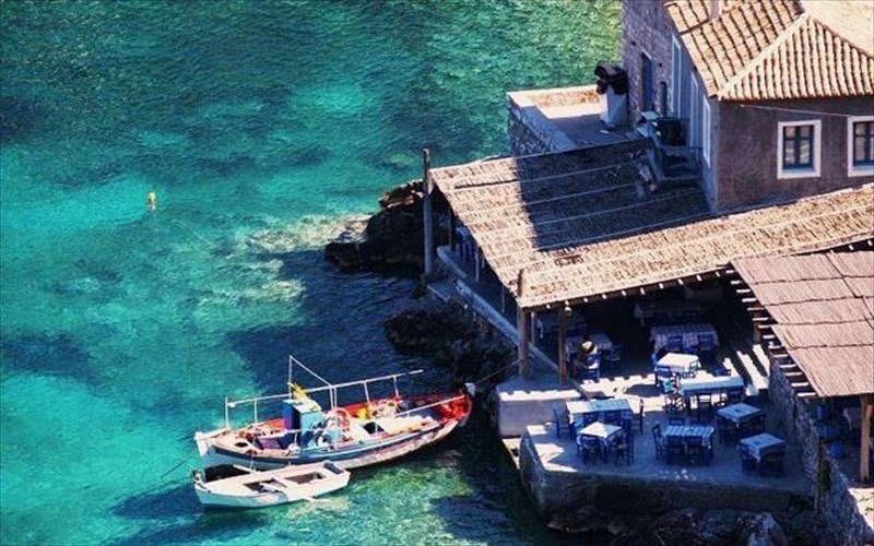 i-mani-mesa-apo-ta-matia-ton-austriakon