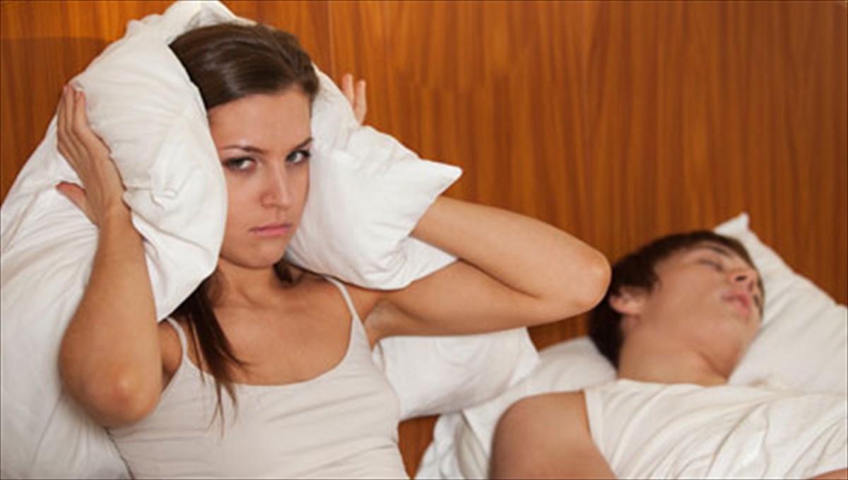 to-diplo-krebati-masarrostainei